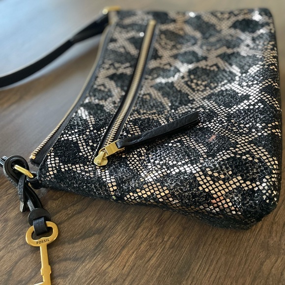 Fossil Crossbody - Picture 2 of 4
